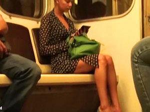 電車内で見つけたロシアのショートカット美人お姉さんに一目惚れし執拗に尾行を続けてケツに食い込む黒パンティをゲット成功のページへ行く