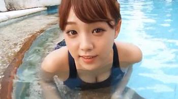 【篠崎愛】ロリ顔巨乳むっちりお姉さんがプールで誘惑する変態グラビア♡のページへ行く